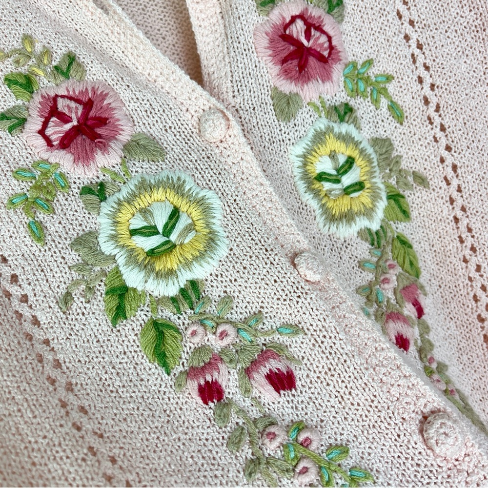 Vintage 90s Cottagecore Hand Embroidered Pink Knit Cardigan Sweater size SP - Picture 4 of 6